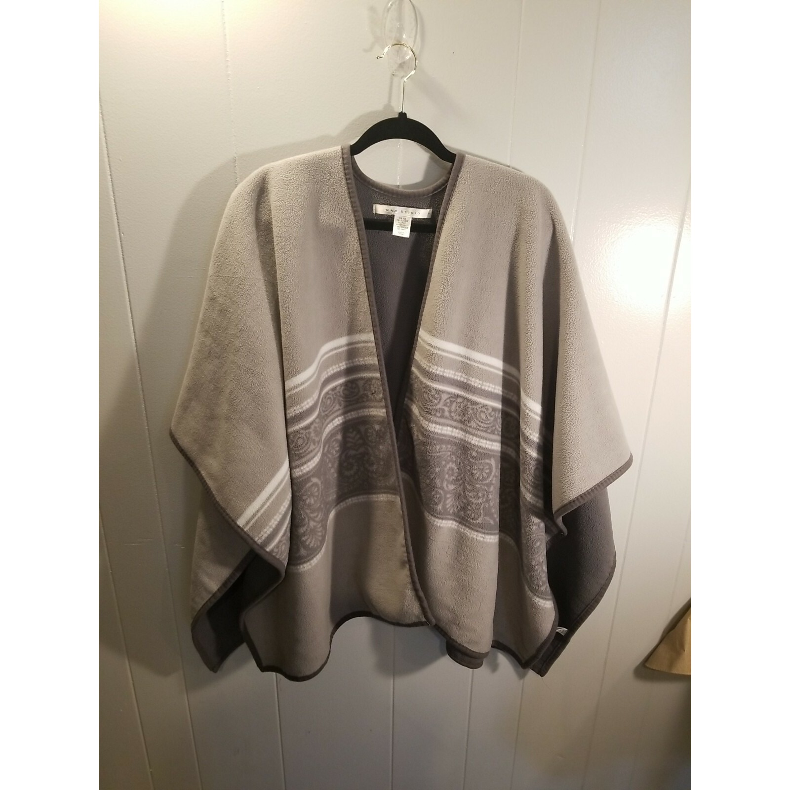 Max Studio Womens One Size Gray/White Paisley Fleece Poncho Blanket Equestrian